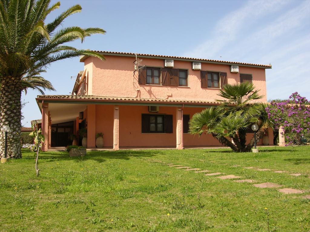 Hotel Su Giudeu Chia Exterior photo