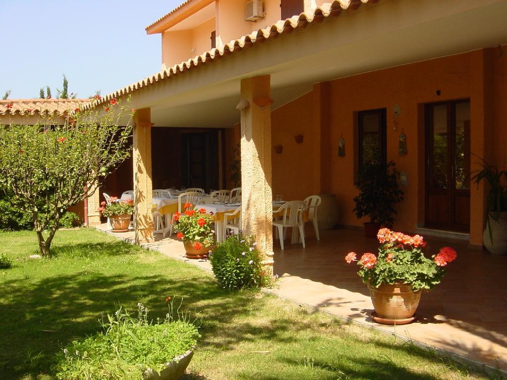 Hotel Su Giudeu Chia Exterior photo