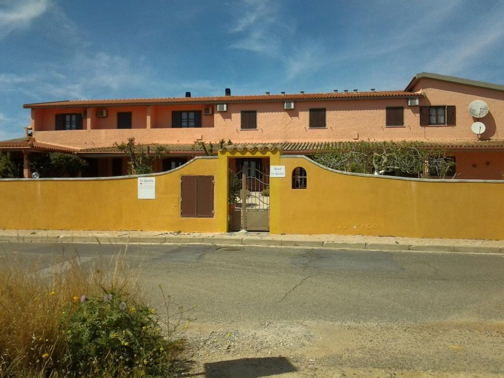 Hotel Su Giudeu Chia Exterior photo